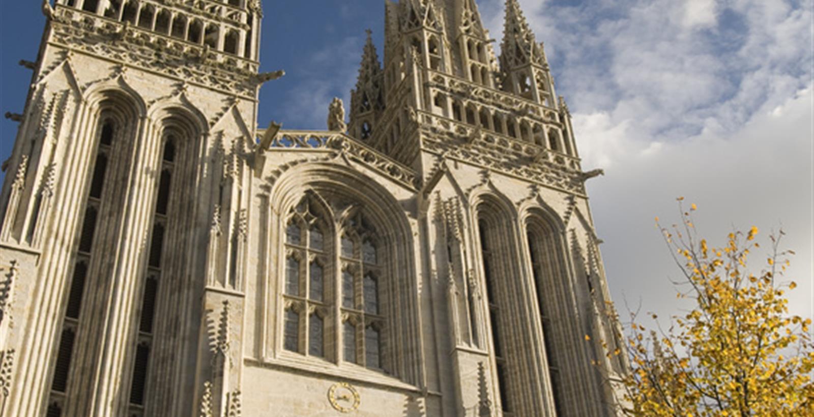 Cathédrale Saint-Corentin - Hotel de la Gare à Quimper